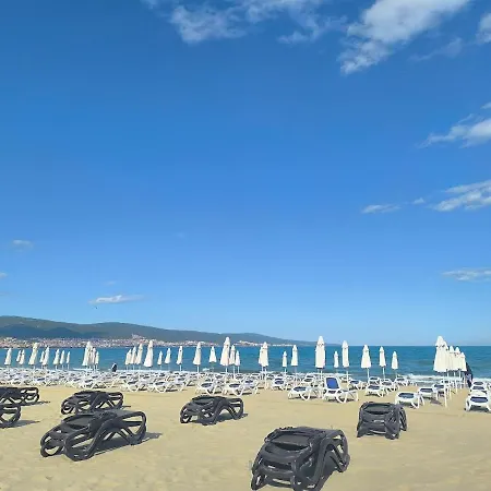 Golden Hermes, Z Basenem Napospart