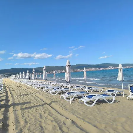 Golden Hermes, Z Basenem Napospart