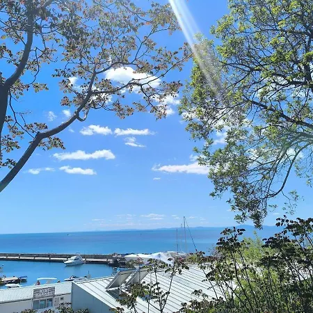 Golden Hermes, Z Basenem * Napospart