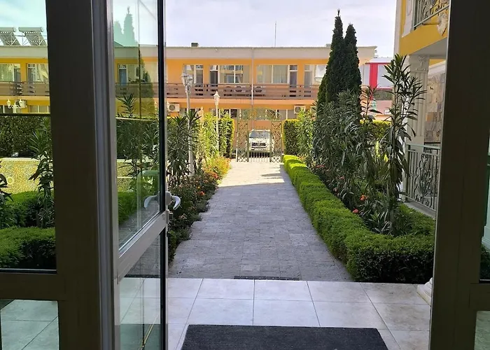 Διαμέρισμα Golden Hermes, Z Basenem