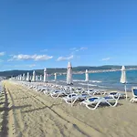 Golden Hermes, Z Basenem Sunny Beach