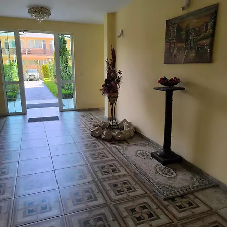 Golden Hermes, Z Basenem Słoneczny Brzeg