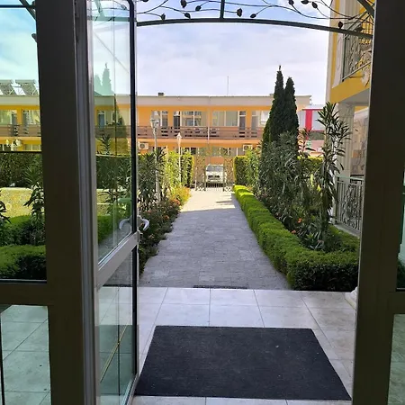 Διαμέρισμα Golden Hermes, Z Basenem