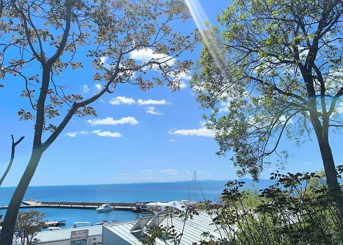 Golden Hermes, Z Basenem * Slantschew brjag