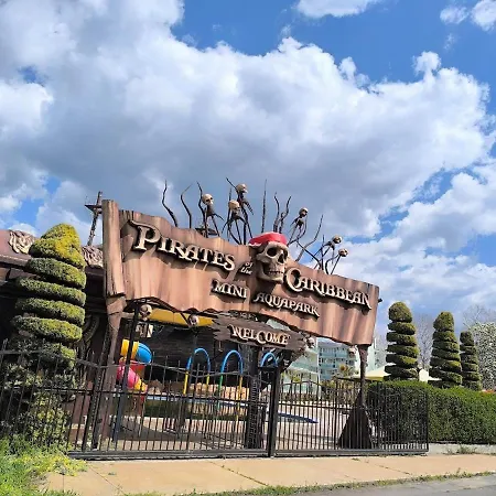 Golden Hermes, Z Basenem דירה *