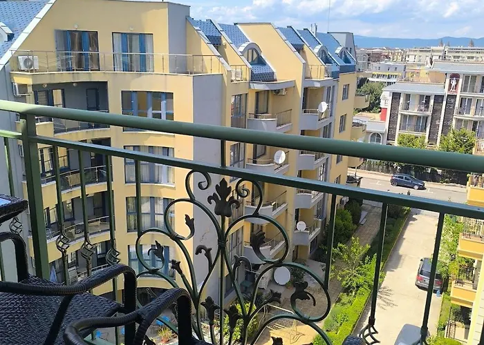 Golden Hermes, Z Basenem דירה סאני ביץ'